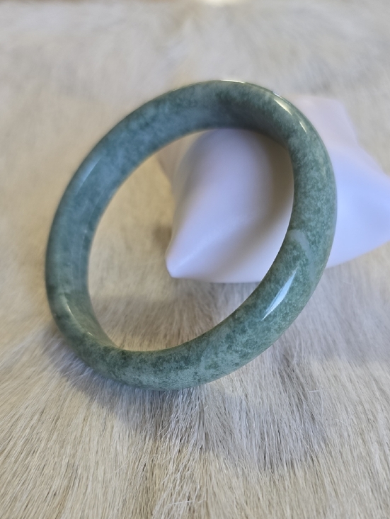 Jewelry - Natural Jade Bangle